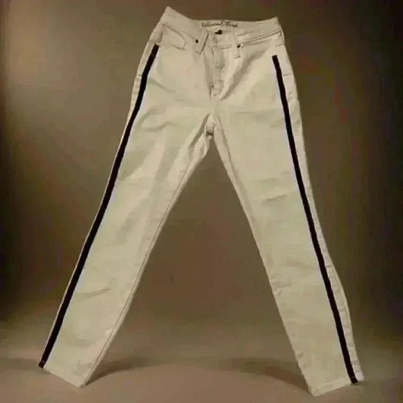 Universal Thread Jeans - Picture 1 of 3